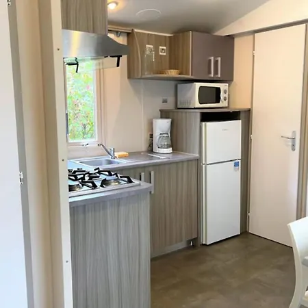 Kemping Mobil-home Confortable Avec Terrasse Pour 4 Pers. - Api-1-52-1661 *