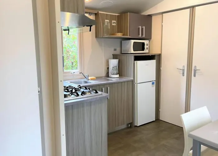 Kemping Mobil-home Confortable Avec Terrasse Pour 4 Pers. - Api-1-52-1661 *