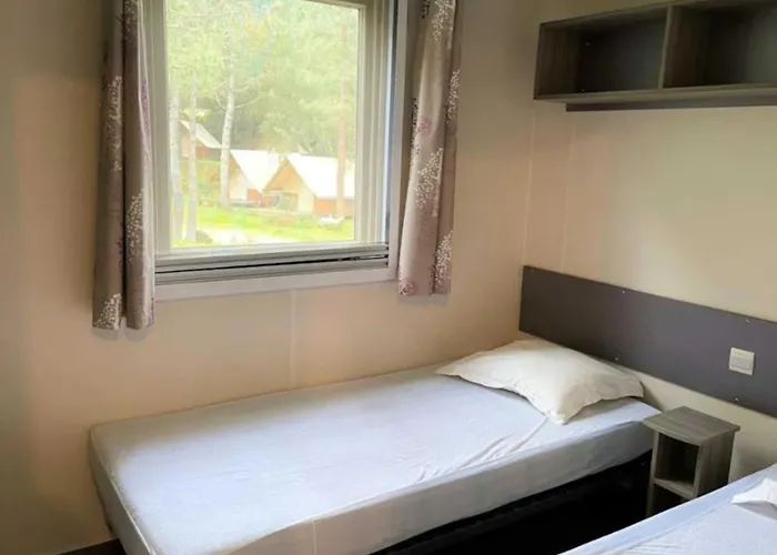 Camping Mobil-home Confortable Avec Terrasse Pour 4 Pers. - Api-1-52-1661 Sartène